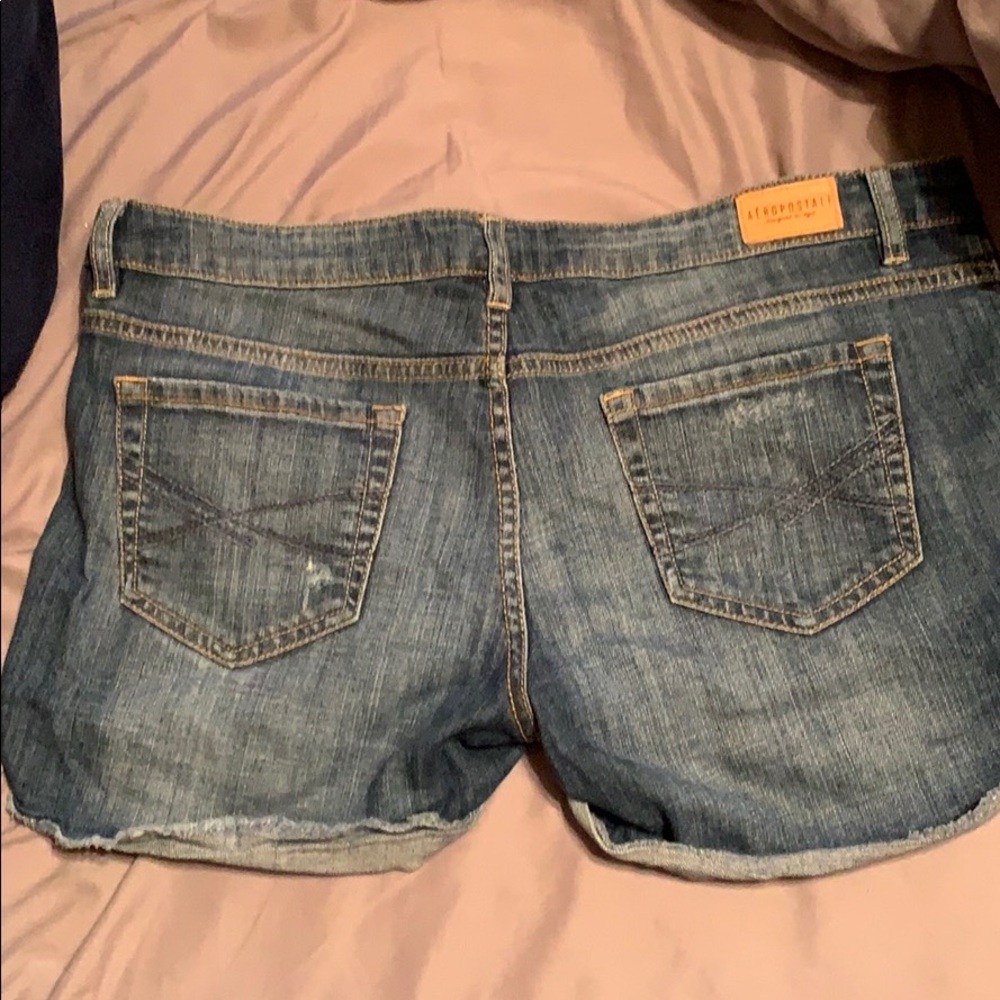 Lightly distressed shorts - Picture 4 of 7